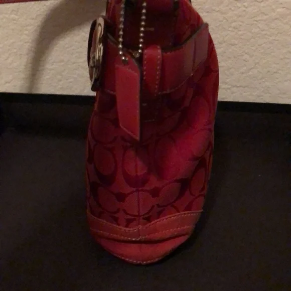 Coach purse medium size in red - Picture 4 of 8
